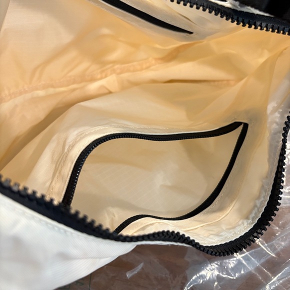 BAGGU Medium Crescent Crossbody in Ivory - Picture 4 of 6